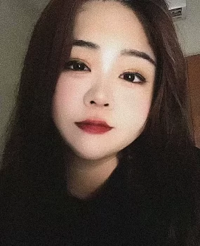 有点坦的小胖妮