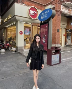 兼职紧致粉嫩老师刚刚下海易高潮