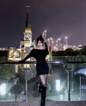 成都极品口活小骚货00后