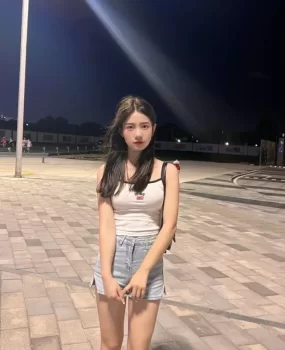 服务项目:丰满多姿，翅膀腿长，肤白胸大，温柔听话，潮吹快感，叫床温柔，制服诱惑，水晶之恋，冰火两重，鸳鸯戏水，水中萧，丝袜诱惑，情趣内衣，汉马冲天，观音坐莲，口暴，毒龙，69式，等等各种项目任选连玩 囗嗨勿扰:谢谢