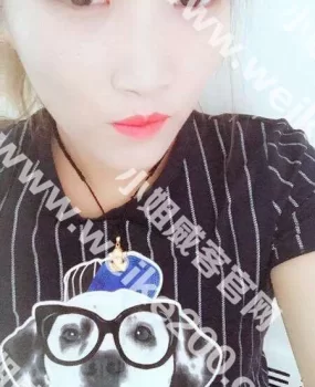 身材颜值还不错，三百一发算是捡到便宜了。爽翻了！