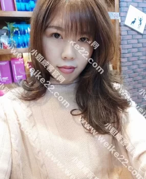 军博附近的青青妹妹，都说有点像SKP的售货员