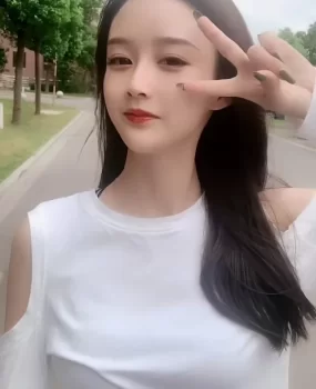 新妹萌芽子，看着就想She